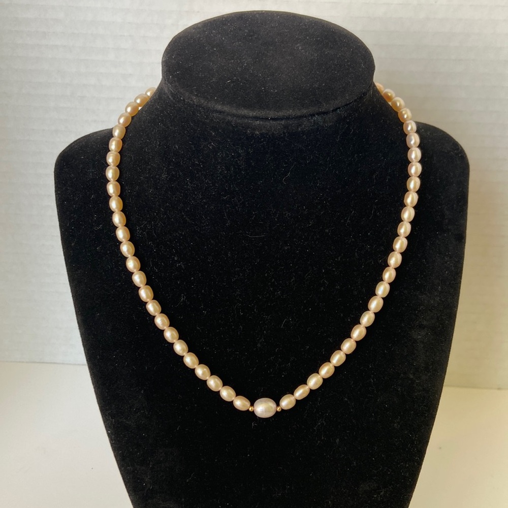 Elegant Faux Pearl Necklace
